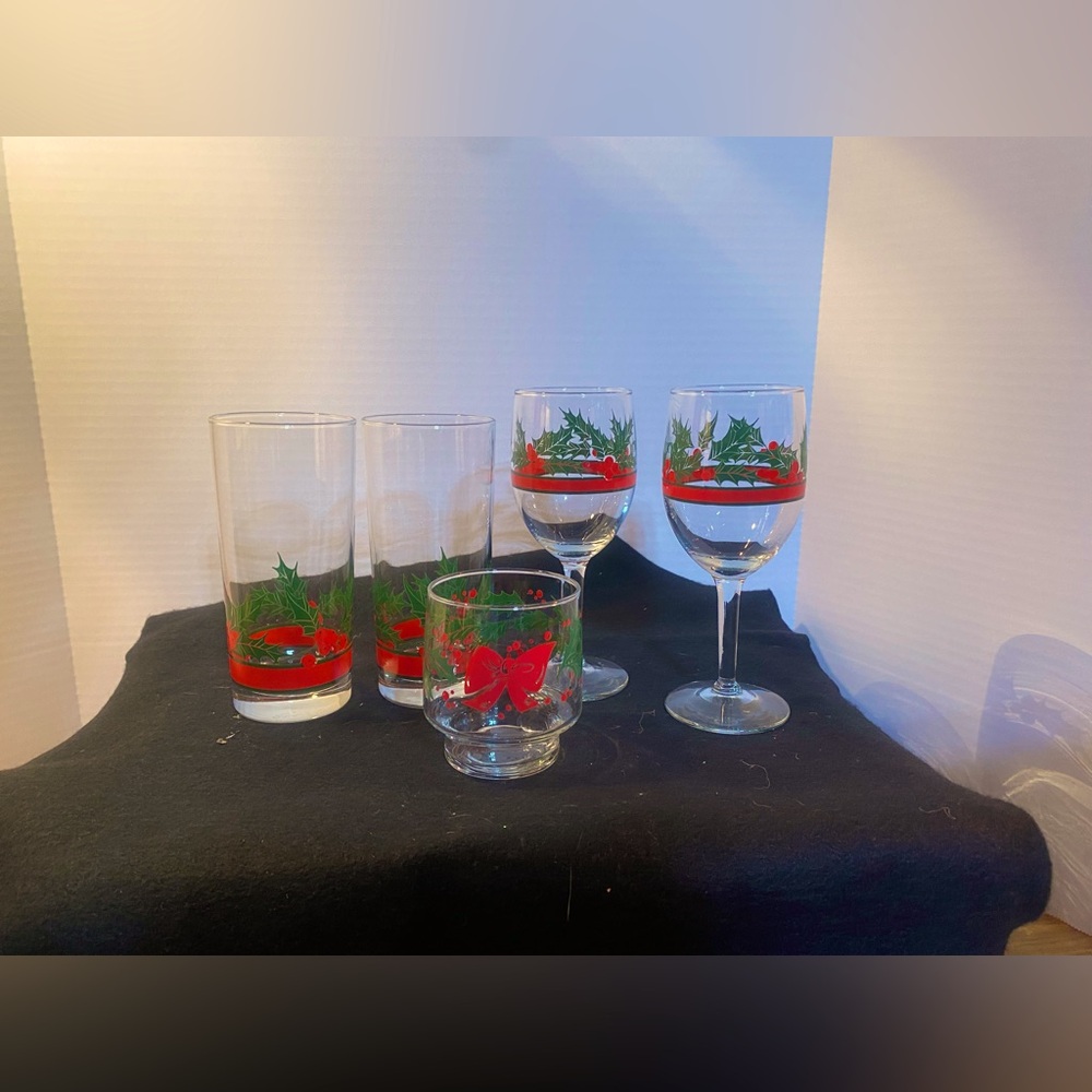Festive Holiday Glassware Libbey Holly & Berries Christmas Glassware
